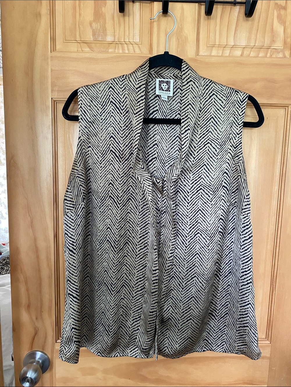 Anne Klein Black & Cream Sleeveless Tie-Neck Chevron Top